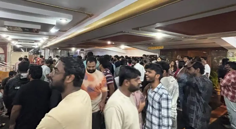 ఫోటోలు : శ్రీరాములు థియేటర్ వద్ద మిరాయ్ స్పెషల్ ప్రీమియర్ సెలబ్రేషన్స్