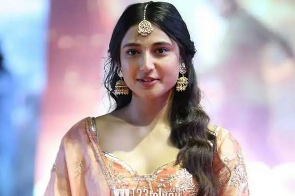 కొత్త ఫోటోలు : రితికా నాయక్