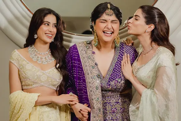 ఫోటోలు : అన్షులా ఎంగేజ్‌మెంట్‌లో జాన్వీ కపూర్ మరియు కుషీ కపూర్