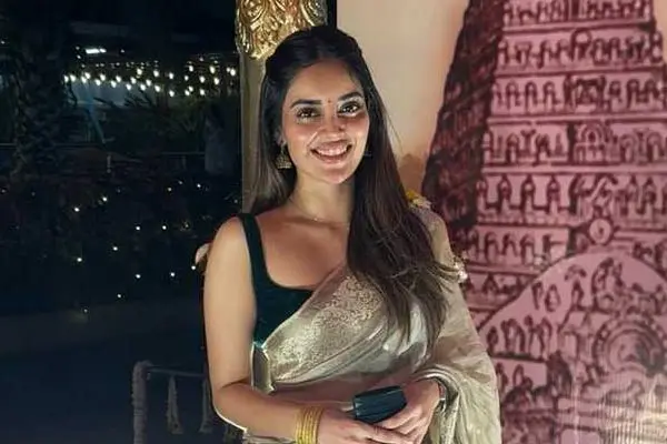 కొత్త ఫోటోలు : కుషిత కల్లపు