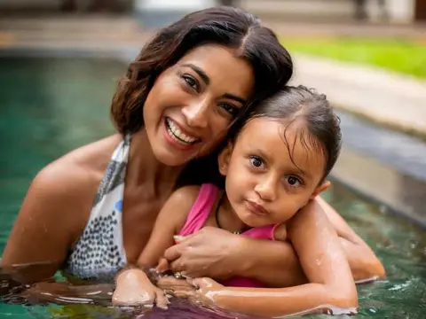 ఫోటోలు : తన కూతురితో పూల్ టైమ్ ఎంజాయ్ చేస్తున్న శ్రియ శరణ్