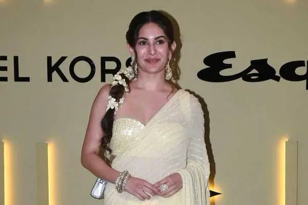 కొత్త ఫోటోలు : అమైరా దస్తూర్