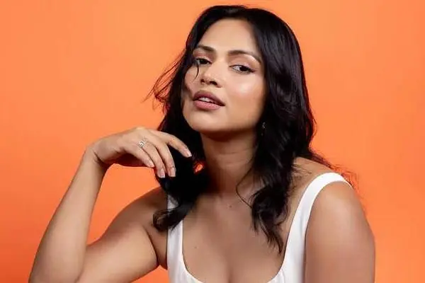 ఫోటోలు: సిజ్లింగ్ అమలా పాల్