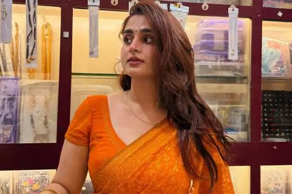 కొత్త ఫోటోలు : ఆయేషా ఖాన్