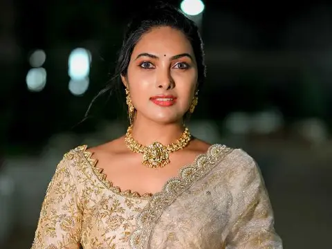 ఫోటోలు : దివి వడ్థ్య