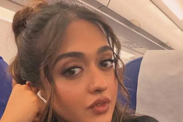 కొత్త ఫోటోలు : గాయత్రి భరద్వాజ్