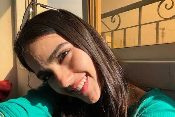 కొత్త ఫోటోలు : కావ్య థాపర్