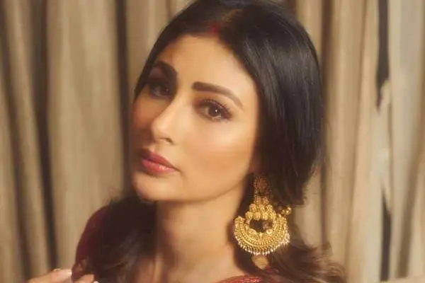 కొత్త ఫోటోలు : మౌని రాయ్