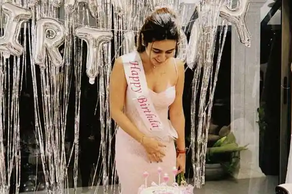 కొత్త ఫోటోలు : ప్రియా ప్రకాష్ వారియర్