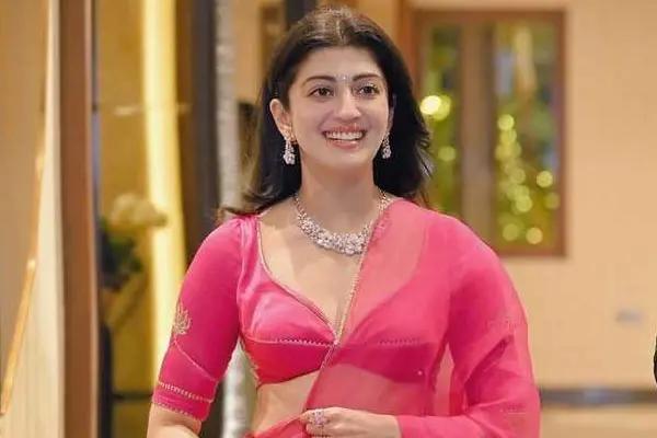 కొత్త ఫోటోలు : ప్రణిత సుభాష్