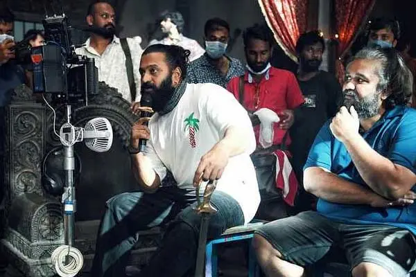 వర్కింగ్ స్టిల్స్ : కాంతారా చాప్టర్ 1 (రిషబ్ శెట్టి)