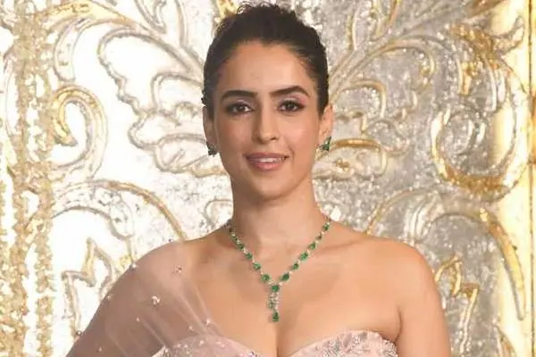 కొత్త ఫోటోలు : సాన్య మల్హోత్రా