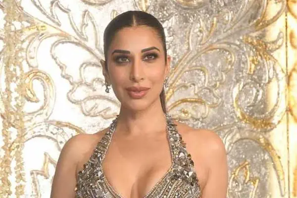 కొత్త ఫోటోలు : సోఫీ చౌదరి