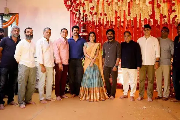 ముహూర్తం ఫోటోలు: VD కోల (విజయ్ దేవరకొండ, కీర్తి సురేష్)