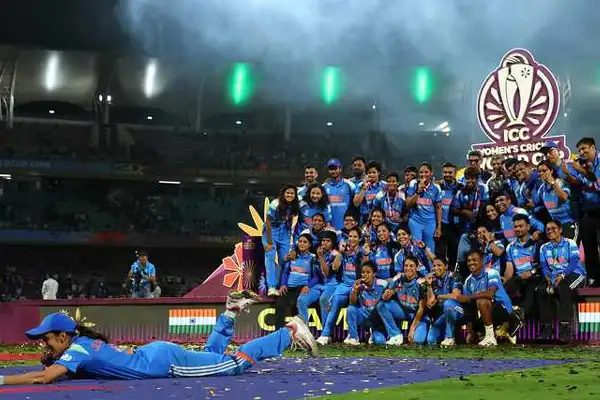 ఫోటోలు : ప్రపంచ కప్ గెలిచిన తర్వాత భారత మహిళల జట్టు మరపురాని క్షణాలు