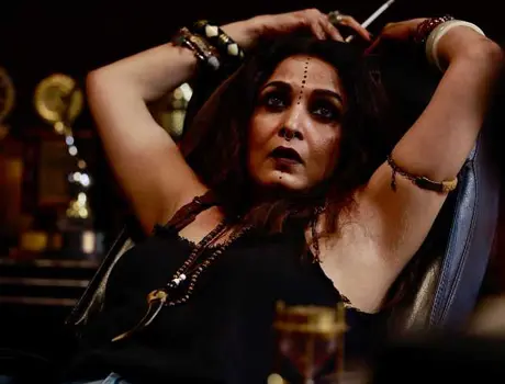 ఫోటోలు : ఆర్జీవీ యొక్క “పోలీస్ స్టేషన్ మే భూత్” చిత్రంలో రమ్య కృష్ణ