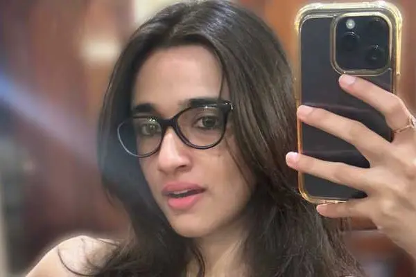 ఫోటోలు: సిజ్లింగ్ నువేక్ష