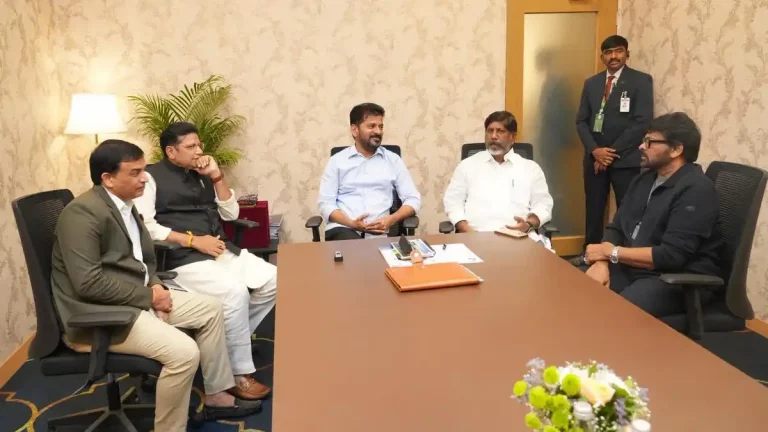 తెలంగాణ సీఎం రేవంత్ రెడ్డితో సినీ ప్రముఖుల కీలక సమావేశం