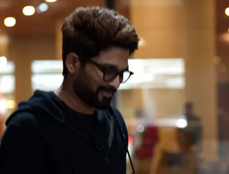 ఫోటోలు : ముంబై ఎయిర్పోర్ట్ లో అల్లు అర్జున్