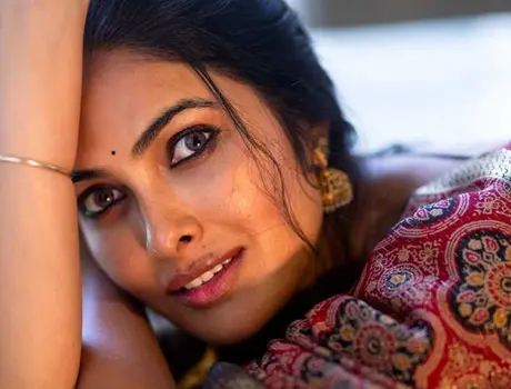 కొత్త ఫోటోలు : దివి వడ్థ్య