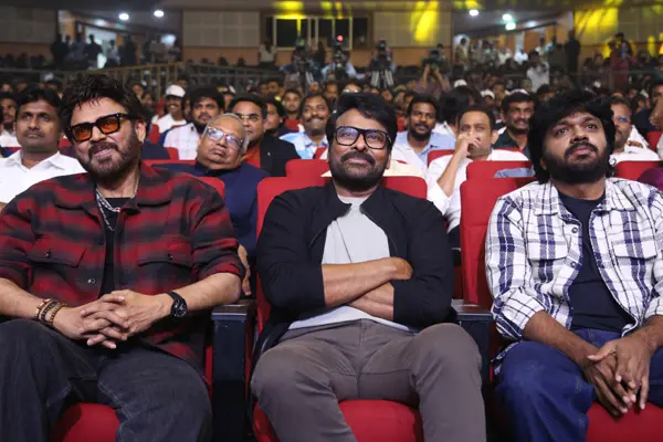 ఫోటోలు : మన శంకర్ వర ప్రసాద్ గారు ప్రీ రిలీజ్ ఈవెంట్ – సెట్ 2