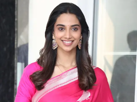 ఫోటోలు : మీనాక్షి చౌదరి