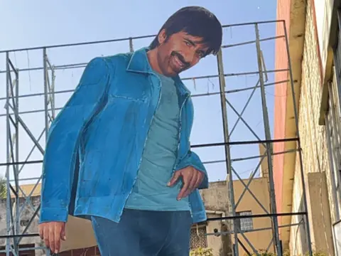 ఫోటోలు : ‘భర్త మహాశయులకు విజ్ఞప్తి’ రిలీజ్ సందర్భంగా దేవి 70ఎంఎం వద్ద రవితేజ కటౌట్‌లు