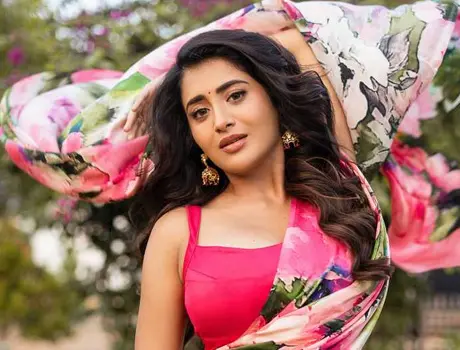 ఫోటోలు : రాశి సింగ్