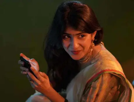 ఫోటోలు : సర్వం మాయ ఫేమ్ రియా శిబు