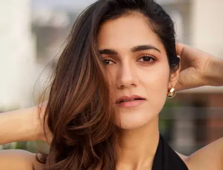 కొత్త ఫోటోలు : సిమ్రాన్ చౌదరి