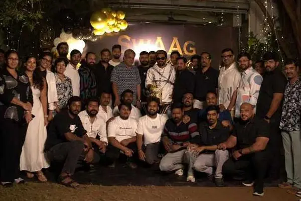 ఫోటోలు : తన స్టాఫ్‌తో 2026 నూతన సంవత్సర వేడుక జరుపుకున్న అల్లు అర్జున్