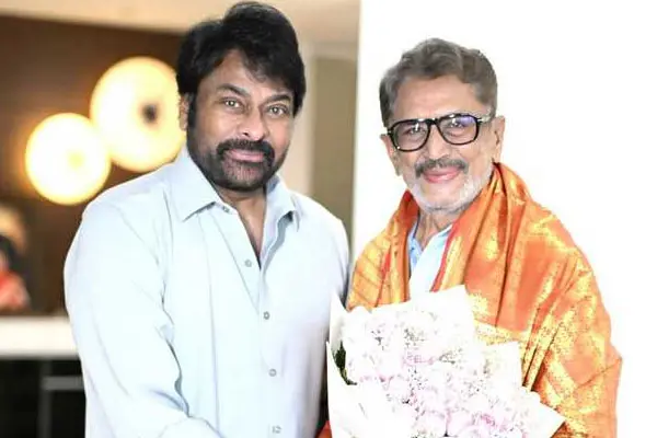 ఫోటోలు : పద్మశ్రీ అవార్డు రావడం పై మురళీ మోహన్ ను అభినందించిన చిరంజీవి