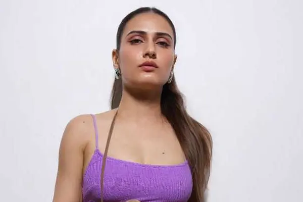 గ్లామరస్ ఫోటోలు: ఫాతిమా సనా షేక్