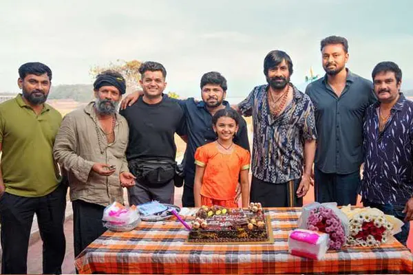 ఫోటోలు : ‘ఇరుముడి’ చిత్ర సెట్స్‌లో రవితేజ బర్త్ డే సెలబ్రేషన్స్