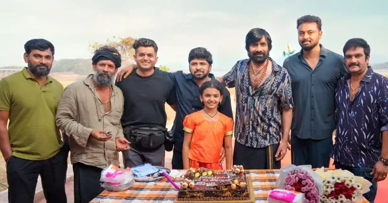 పిక్ టాక్ : ఇరుముడి సెట్స్‌లో మాస్ రాజా బర్త్ డే సెలబ్రేషన్స్