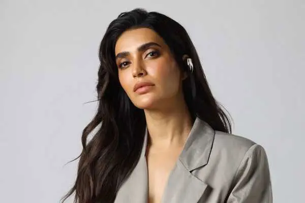 కొత్త ఫోటోలు: కరిష్మా తన్నా