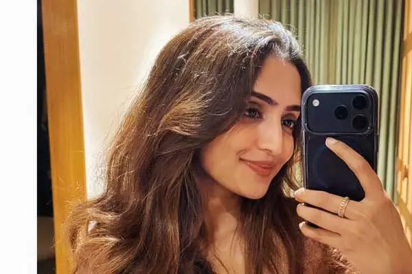 లేటెస్ట్ ఫోటోలు : రెబా మోనికా జాన్