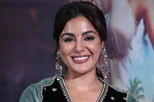 కొత్త ఫోటోలు : సంయుక్త మీనన్