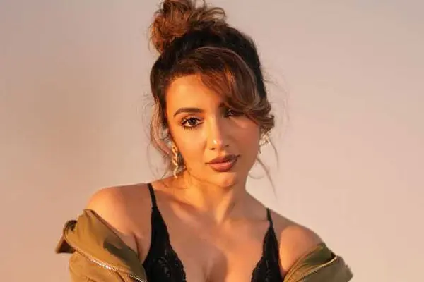 గ్లామరస్ పిక్స్ : తేజస్వి మదివాడ