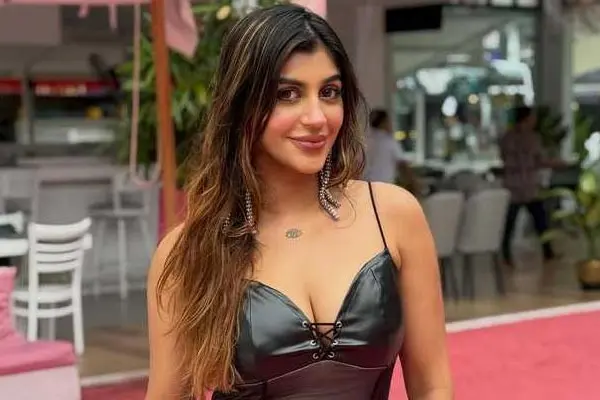 కొత్త ఫోటోలు : యాషిక ఆనంద్