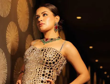 ఫోటోలు : అద్బుతమైన అవ్నీత్ కౌర్