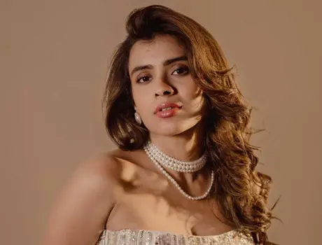 కొత్త ఫోటోలు : హెబ్బా పటేల్