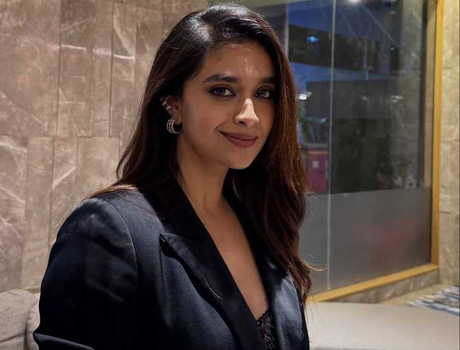 ఫోటోలు: రేఖ మరియు రాణి ముఖర్జీలతో కీర్తి సురేష్ అద్భుతమైన ఫ్యాన్-గర్ల్ మూమెంట్