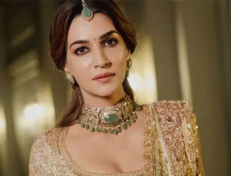 కొత్త ఫోటోలు : కృతి సనన్