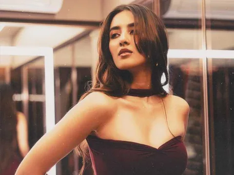 గ్లామరస్ ఫోటోలు : సిమ్రత్ కౌర్