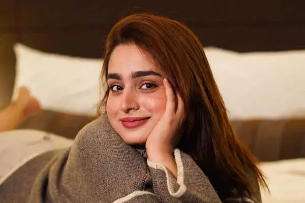 ఫోటోలు :  ఆయేషా ఖాన్