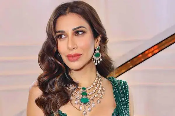 కొత్త ఫోటోలు : సోఫీ చౌదరి