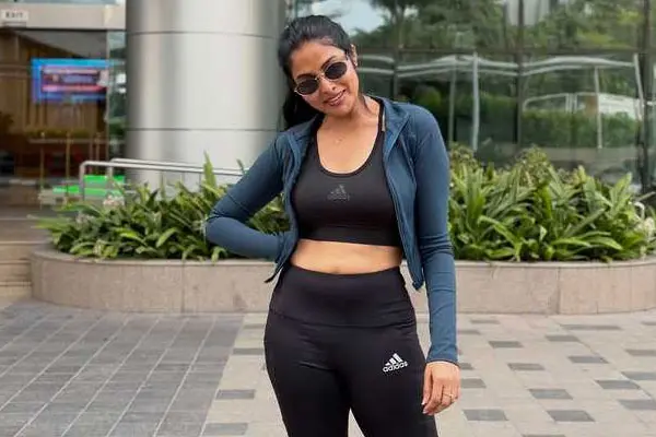 కొత్త ఫోటోలు : దివి వడ్థ్య