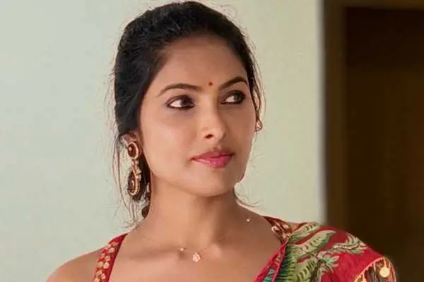 ఫోటోలు : దివి వడ్థ్య