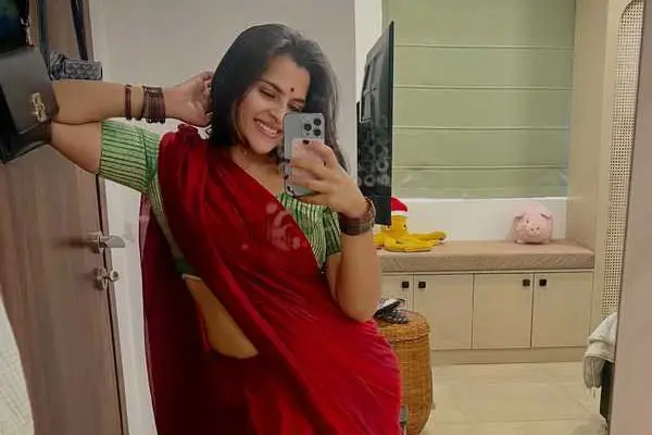 ఫోటోలు : కావ్య కళ్యాణ్‌రామ్ సెల్ఫీ గేమ్